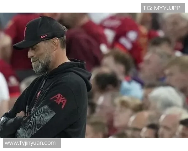 快船与开拓者激战正酣比分胶着引发球迷热议