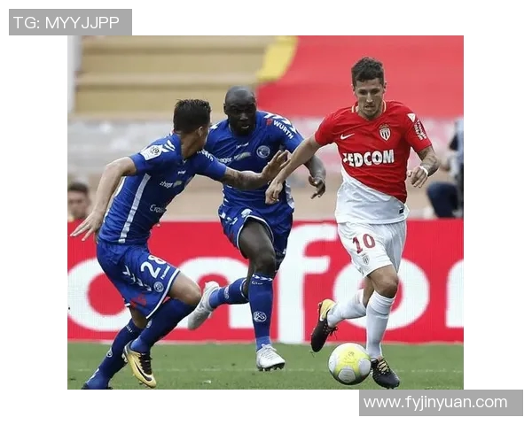 桑托斯主场迎战巴国际两队争夺关键三分的精彩对决