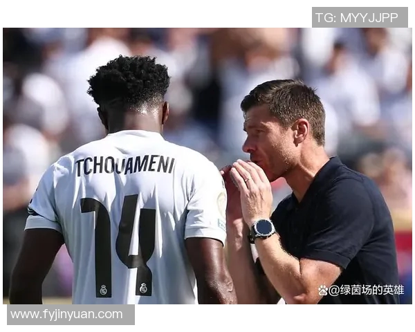 皇马与巴黎的巅峰对决直播球迷热情高涨共同见证精彩瞬间 皇马与巴黎的巅峰对决直播球迷热情高涨共同见证精彩瞬间